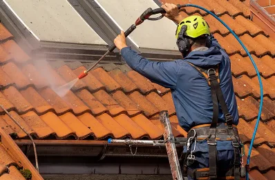 Démoussage et hydrofuge de toiture à Sigoyer